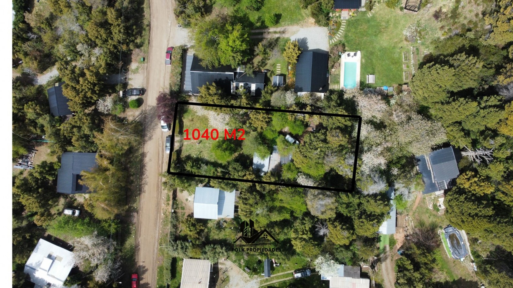 LOTE 1040 m2 en Barrio Casa de Piedra + Cabaña de 50m2